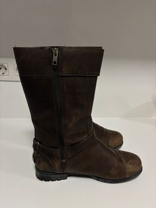 Stivali UGG in pelle marrone taglia 38 a mezza gamba