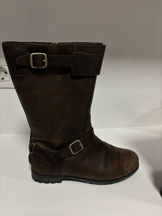 Stivali UGG in pelle marrone taglia 38 a mezza gamba