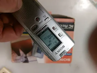 Grabadora Digital Sony ICD-B16 Plata