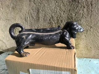 Raspador de botas antiguo perro salchicha