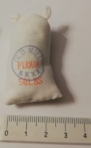 Miniaturas casa muñecas: Saco harina, pala, vaso.