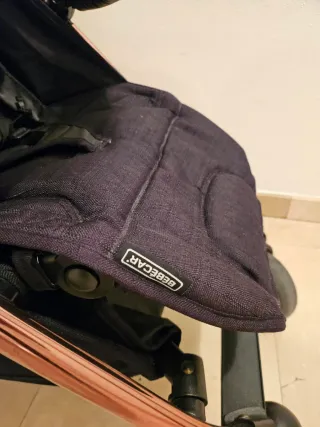 Silla de paseo negra y cobre