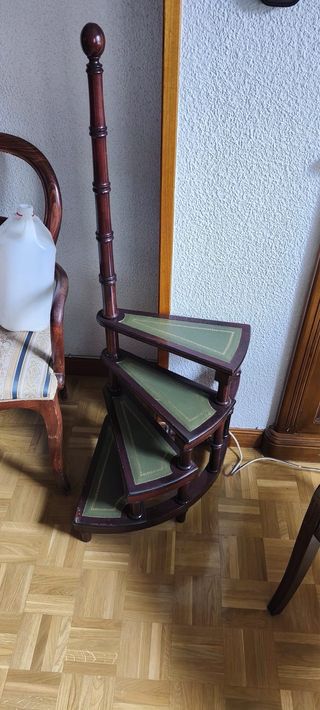 Estantería Escalera Madera y Cuero