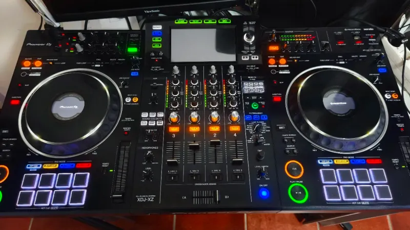 Pioneer XDJ-XZ DJ Controller