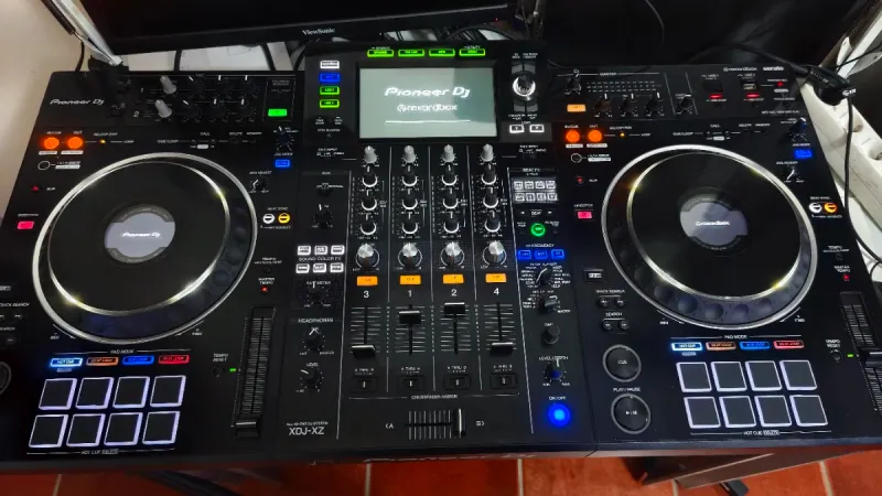 Pioneer XDJ-XZ DJ Controller afbeelding 2
