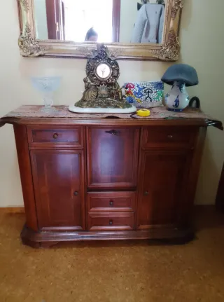 Aparador madera y espejo