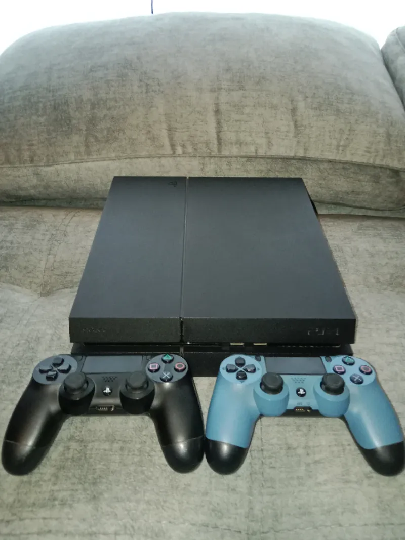PS4 1TB + 2 Mandos + 9 Juegos