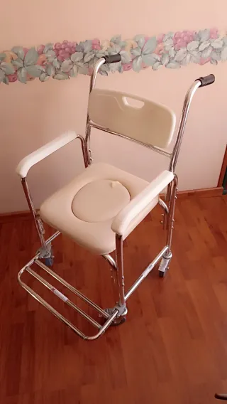 Silla de ruedas para ducha y WC