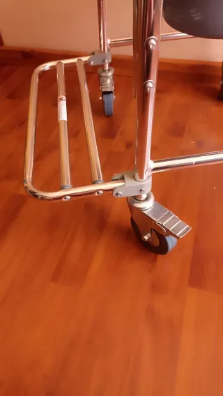 Silla de ruedas para ducha y WC