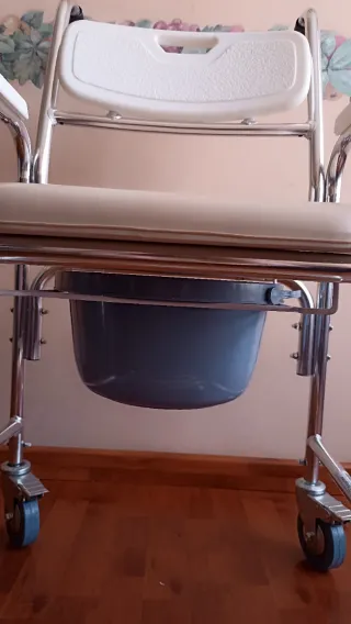 Silla de ruedas para ducha y WC