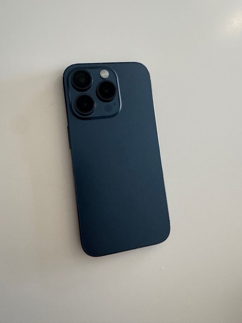 iPhone 15 Pro Azul Marino afbeelding 3