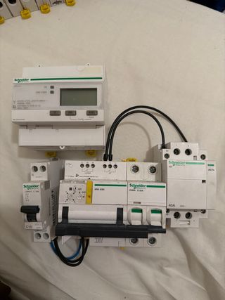 Conjunto Schneider: Contador, ARA IC60, iC60N D20A