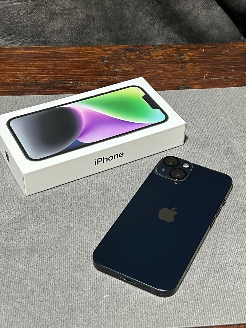 iPhone 14 Azul medianoche 128 con película protectora + cable