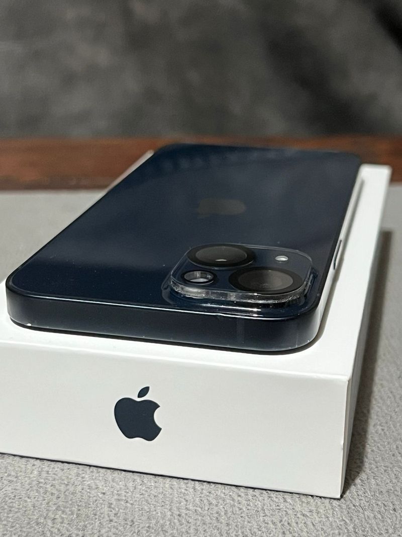 iPhone 14 Azul medianoche 128 con película protectora + cable afbeelding 4