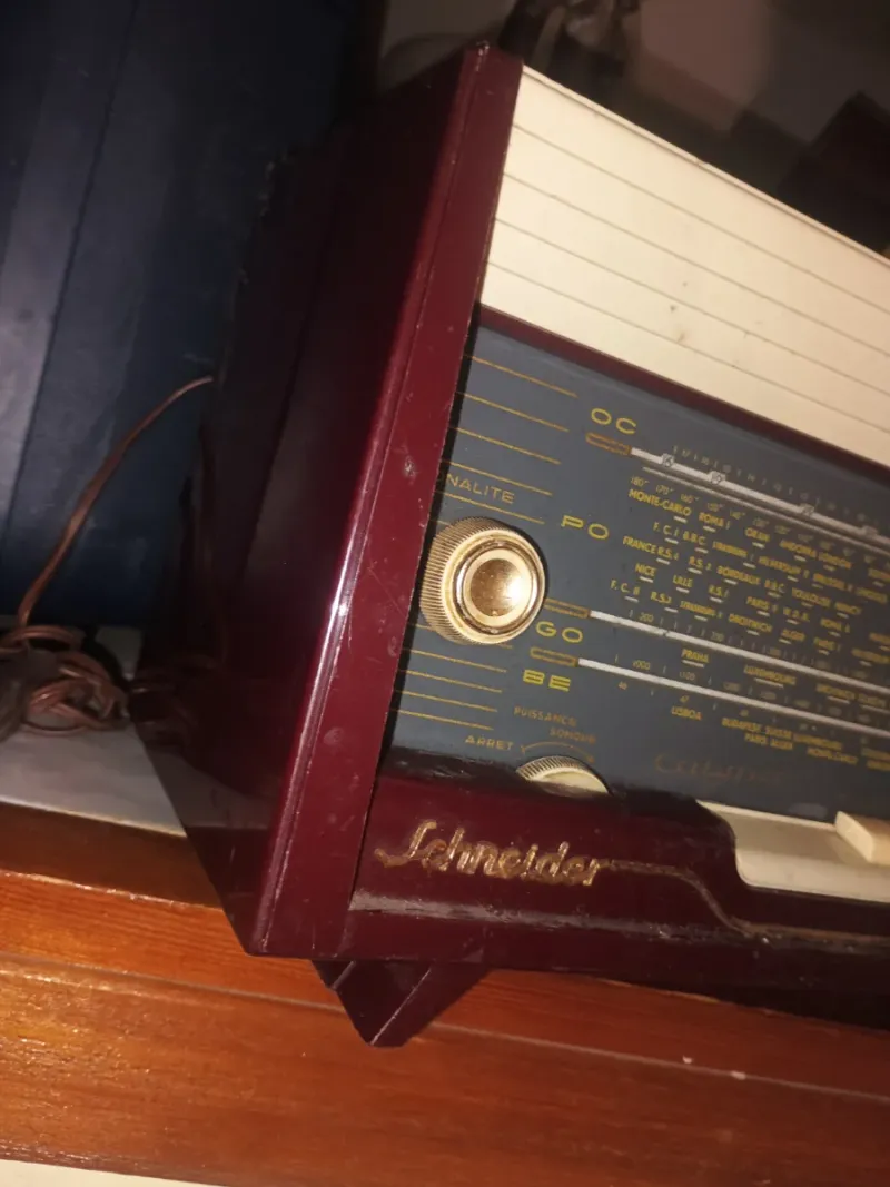 Radio Antigua Schneider Calypso afbeelding 3
