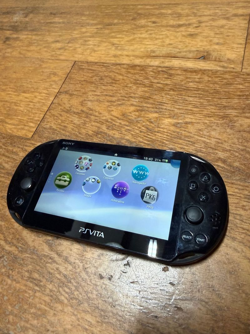 PS Vita Slim H4ckeada Negra