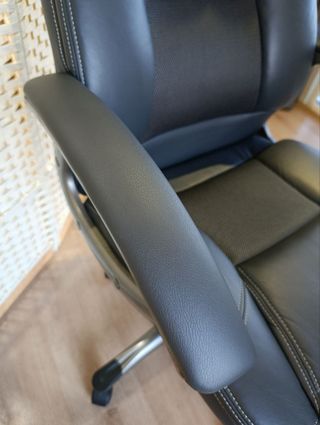 Silla de oficina ergonómica gris