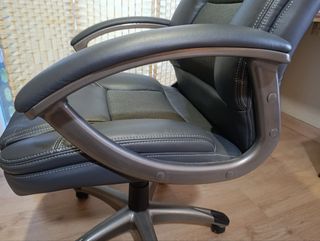Silla de oficina ergonómica gris
