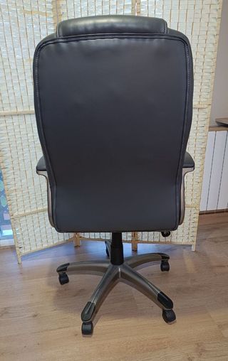 Silla de oficina ergonómica gris