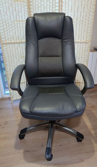 Silla de oficina ergonómica gris