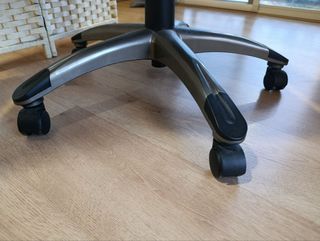 Silla de oficina ergonómica gris