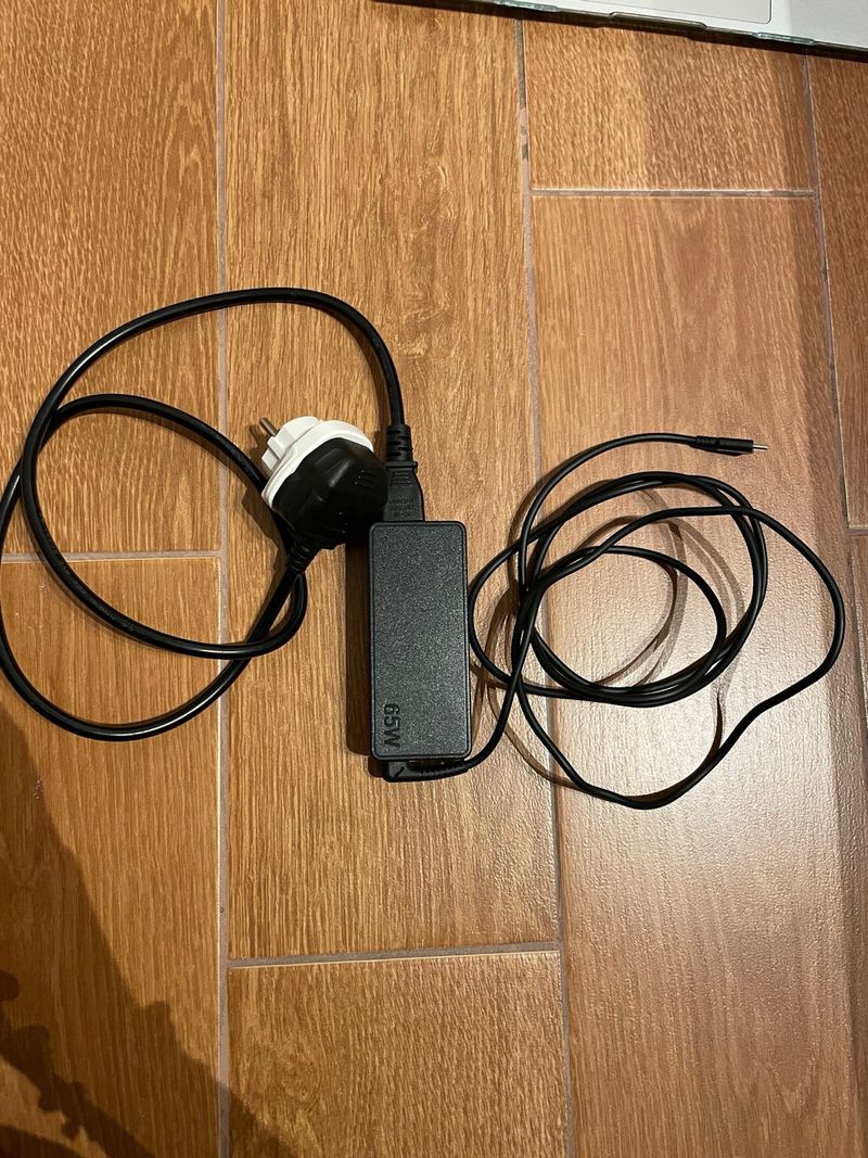 Cargador 65W