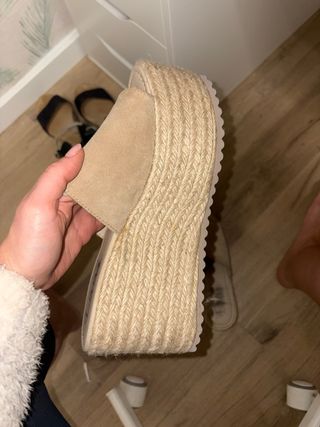 Sandalias cuña beige