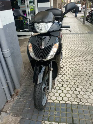 Honda SH 125i Negra 2010. Etiqueta C