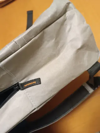 Mochila efecto papel craft gris