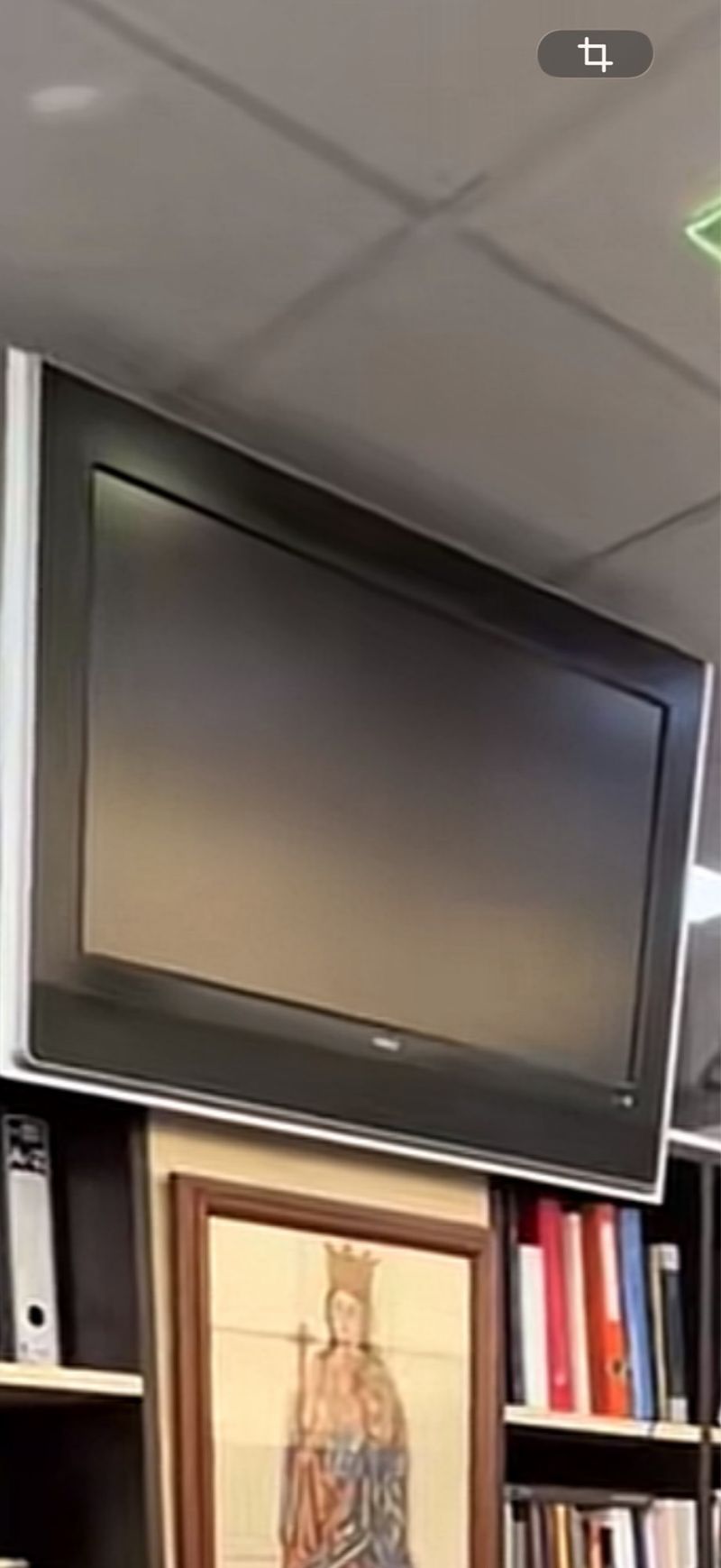 Televisor Negro y Plateado