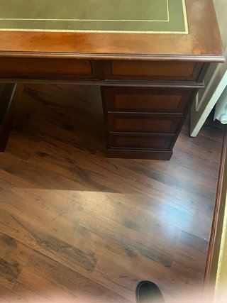 Escritorio clásico madera y cuero