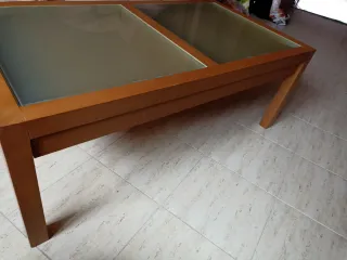 Tavolo da soggiorno in legno e vetro