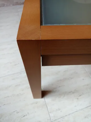 Tavolo da soggiorno in legno e vetro