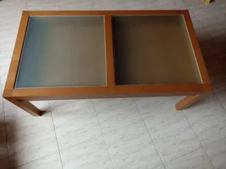 Tavolo da soggiorno in legno e vetro