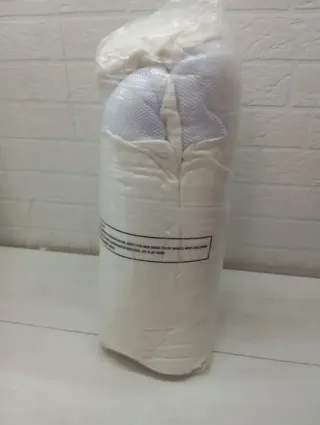 Almohada de espuma blanca