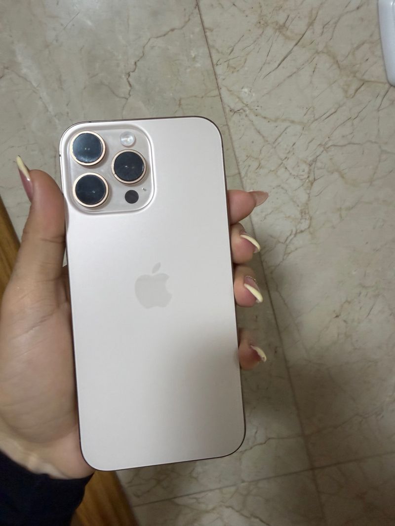 iPhone 16 Pro Max Gold 90% Batería totalmente nuev