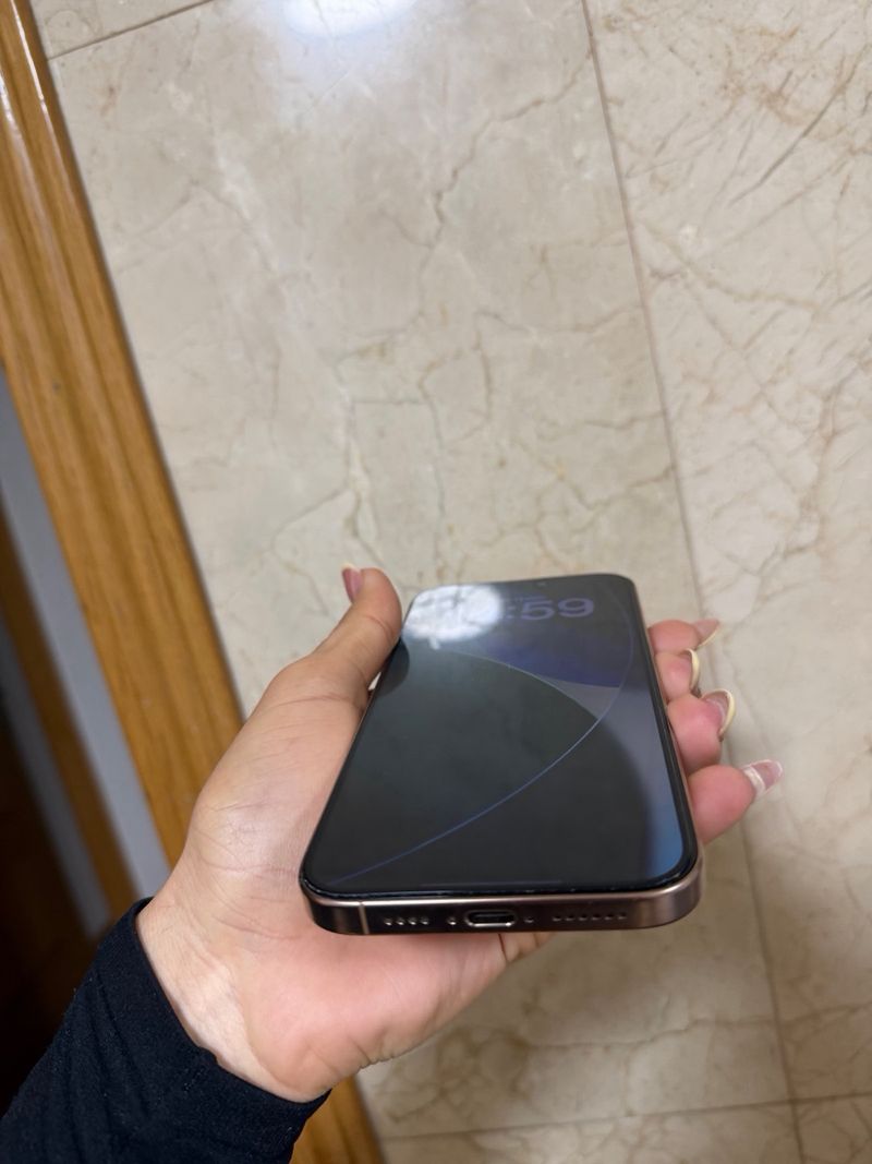 iPhone 16 Pro Max Gold 90% Batería totalmente nuev afbeelding 4