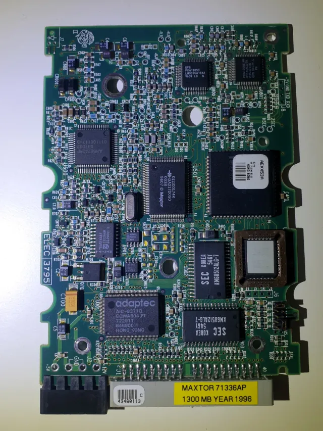 Placa lógica Maxtor 71336AP (1996)