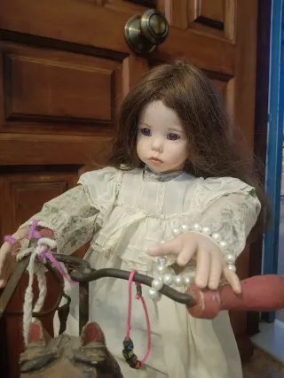 Muñeca porcelana con caballo