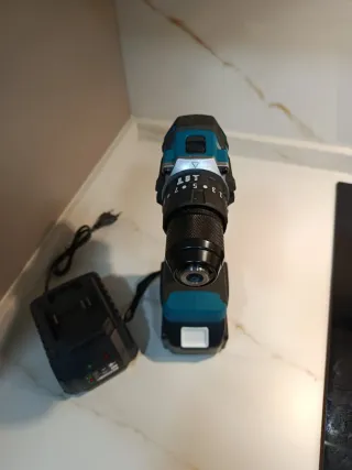 Taladro Atornillador Makita Batería y Cargador