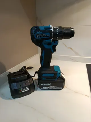 Taladro Atornillador Makita Batería y Cargador
