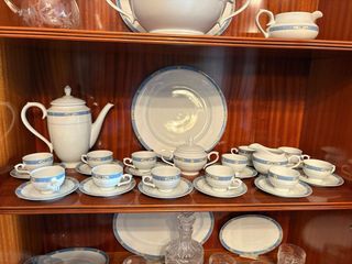 Juego de tazas clásico con jarra y lechera