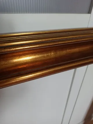 Marco de madera dorado para cuadros