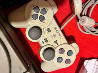 Consola PlayStation 1 + Mandos + Tarjeta Memoria
