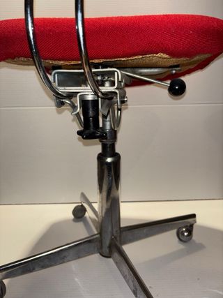 Silla de escritorio vintage roja y plateada