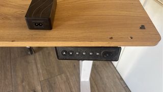 Mesa de escritorio elevable motorizada