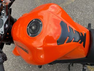 Kawasaki Z750 Naranja y Negra
