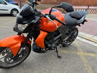 Kawasaki Z750 Naranja y Negra
