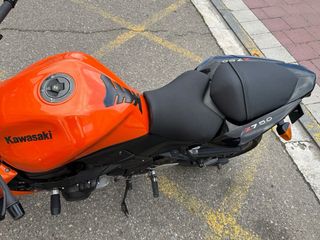 Kawasaki Z750 Naranja y Negra