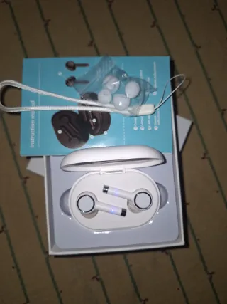 Cascos Inalambricos Oro y Blanco